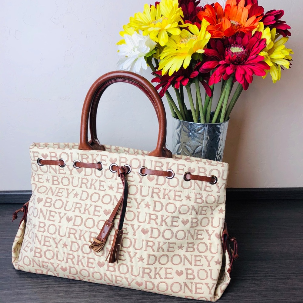 RARE DOONEY BOURKE SIGNATURE CANVAS SATCHEL PURSE.